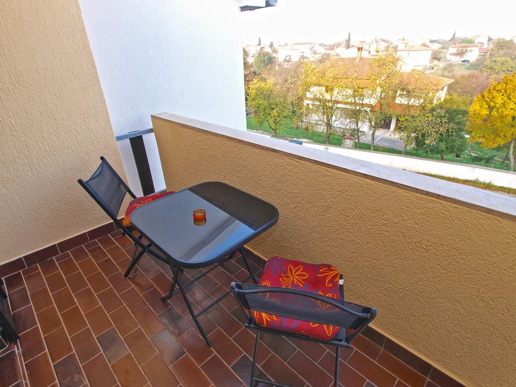 Family Friendly Apartment 946 Pula Exterior photo