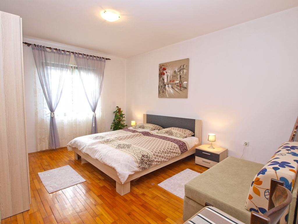 Family Friendly Apartment 946 Pula Exterior photo