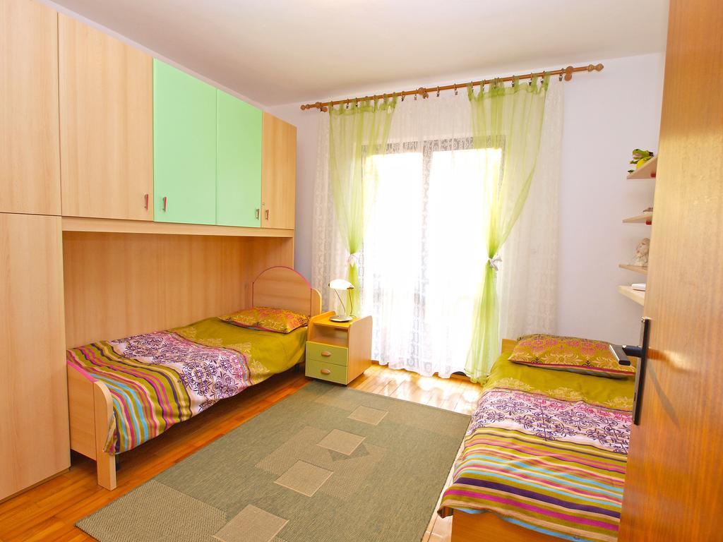 Family Friendly Apartment 946 Pula Exterior photo