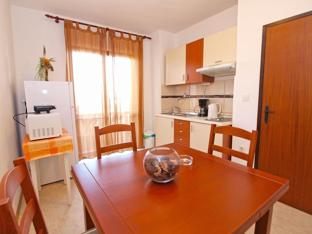 Family Friendly Apartment 946 Pula Exterior photo